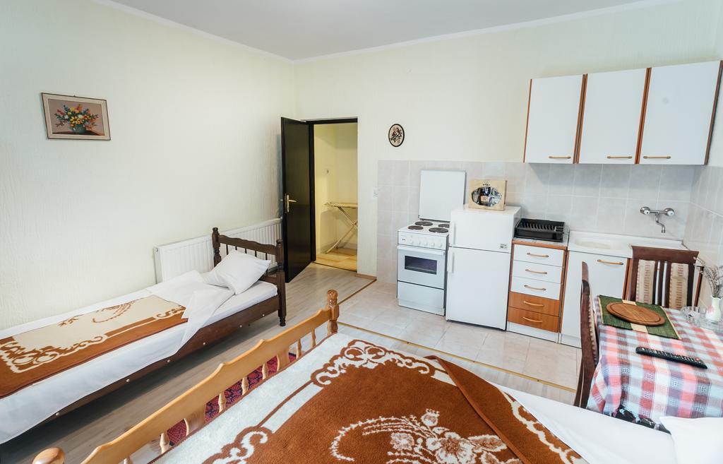 Guest House Bajceta ヘルツェグ・ノヴィ エクステリア 写真